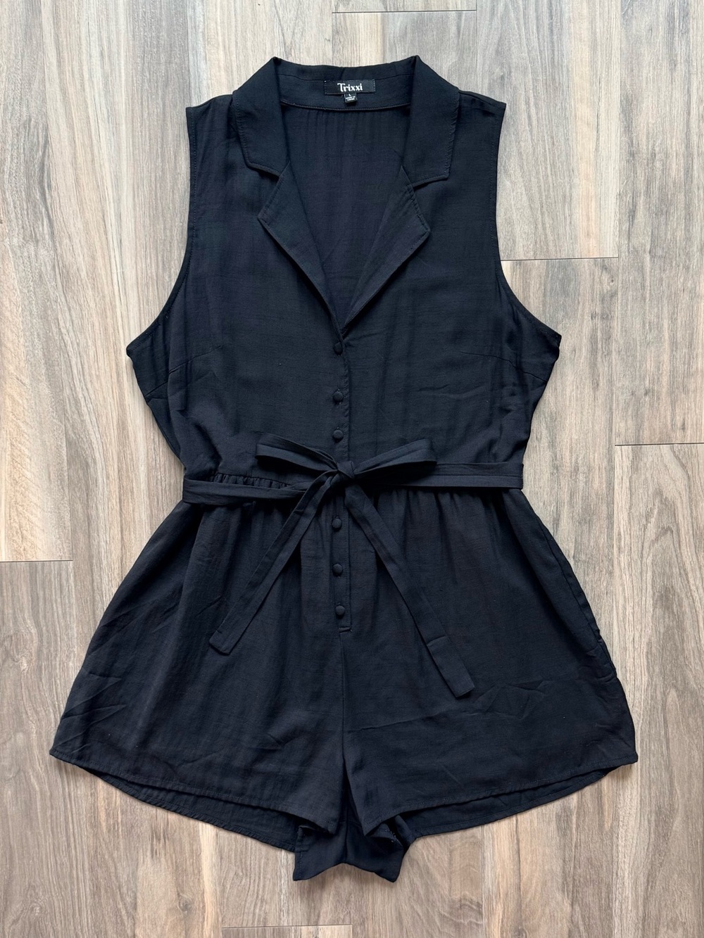 Trixxi Sleeveless Button-Down Romper in Black Size L